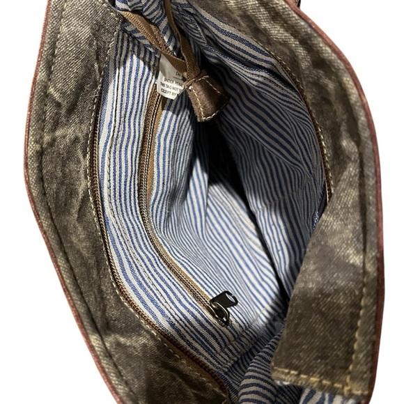 NWT Clea Ray Cats & Books Crossbody Bag - Picture 4 of 5